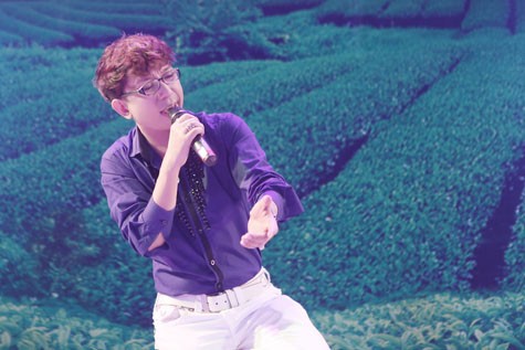 Trong chương trình Người Đẹp Xứ Trà - festival Trà Thái Nguyên 2013, Long Nhật hát 3 ca khúc